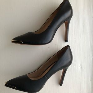 Pour la Victoire - black heels (NWT)